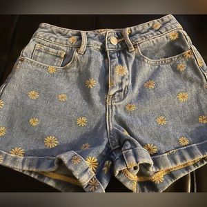 PacSun Flower jean shorts sz 22 mom short style